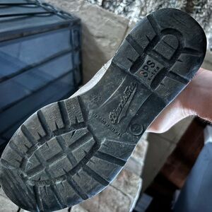 Blundstones size 4